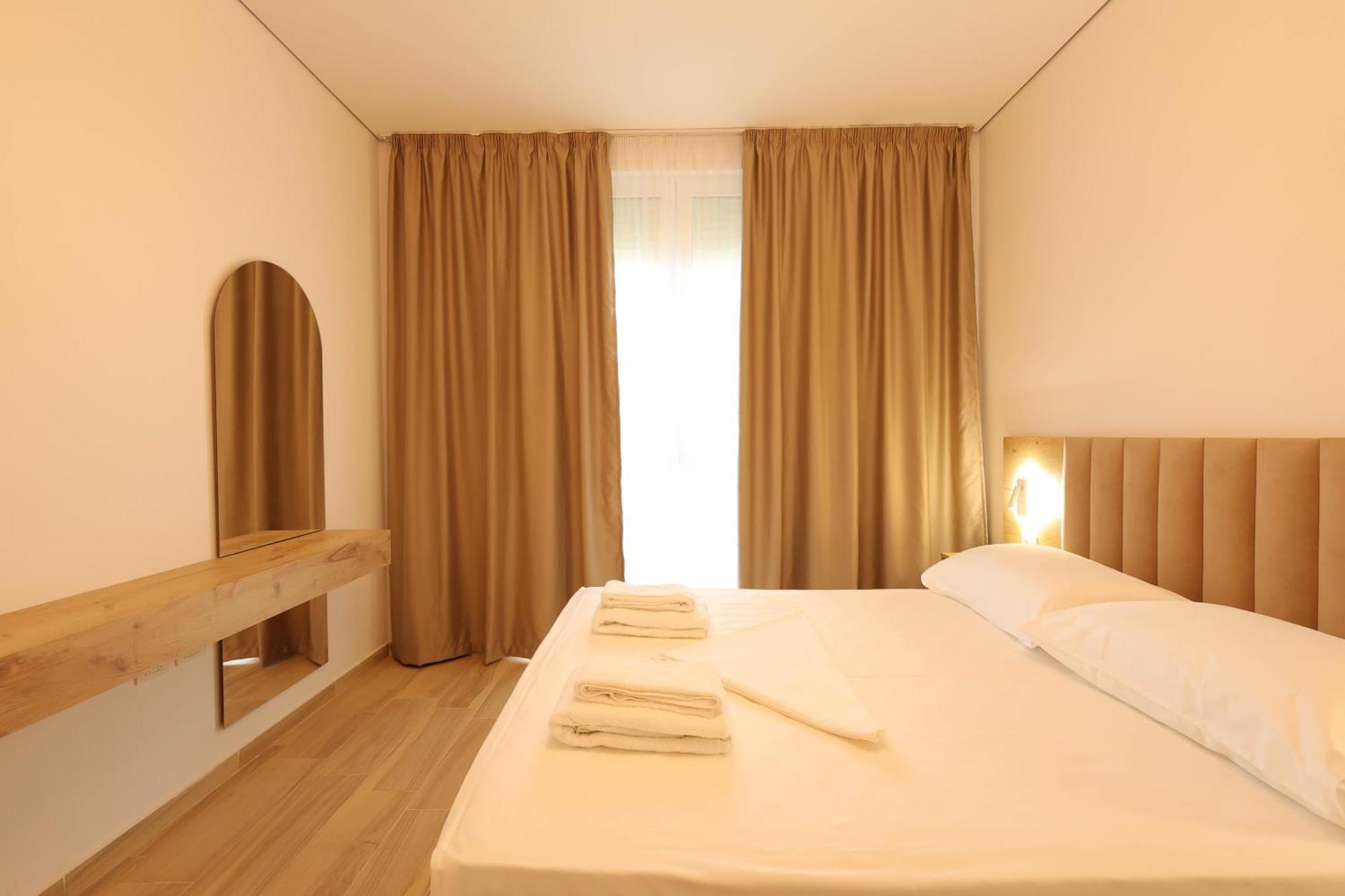 Sanpietro Vacation Apartments Durrës Exteriör bild