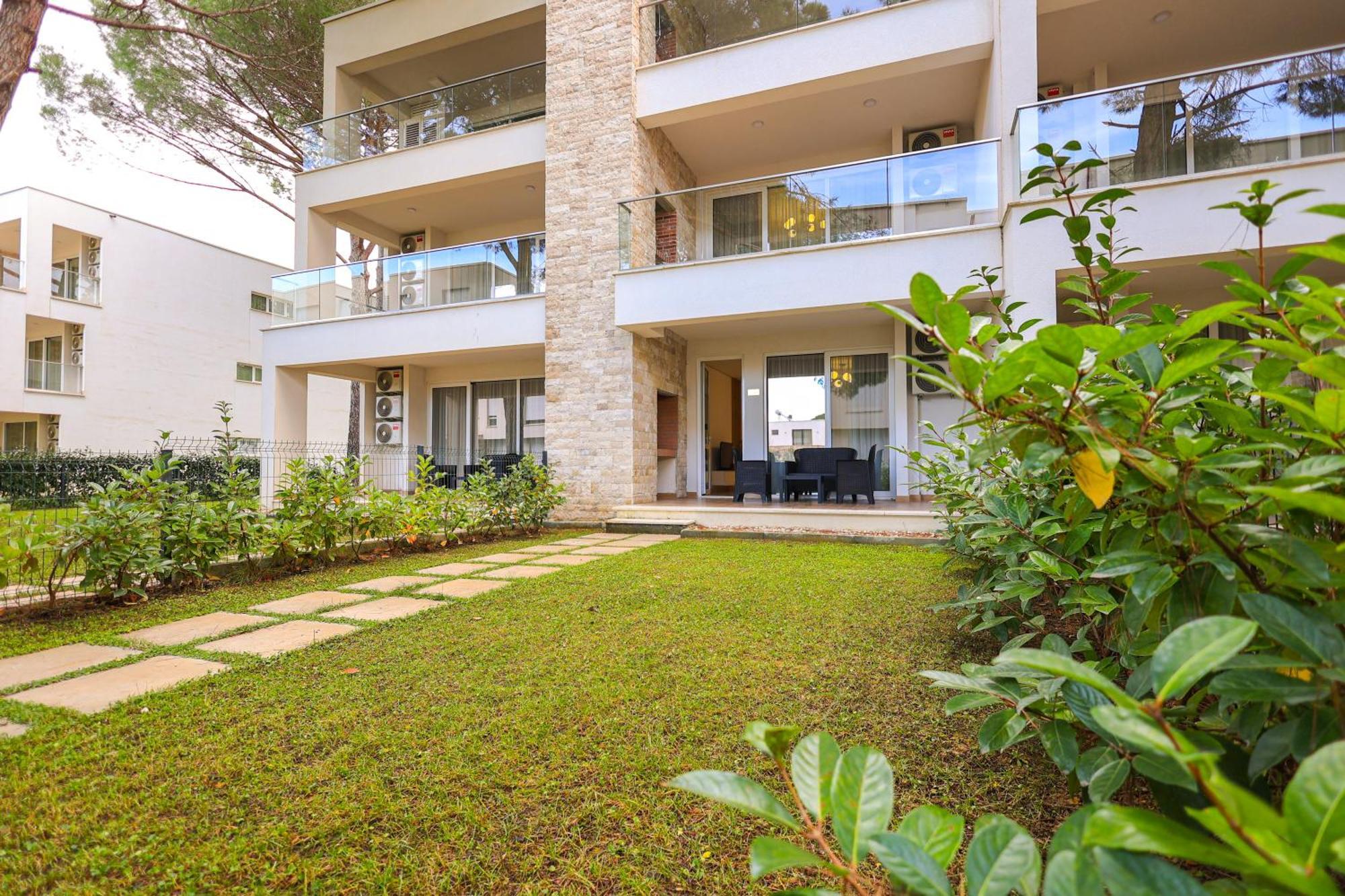 Sanpietro Vacation Apartments Durrës Exteriör bild